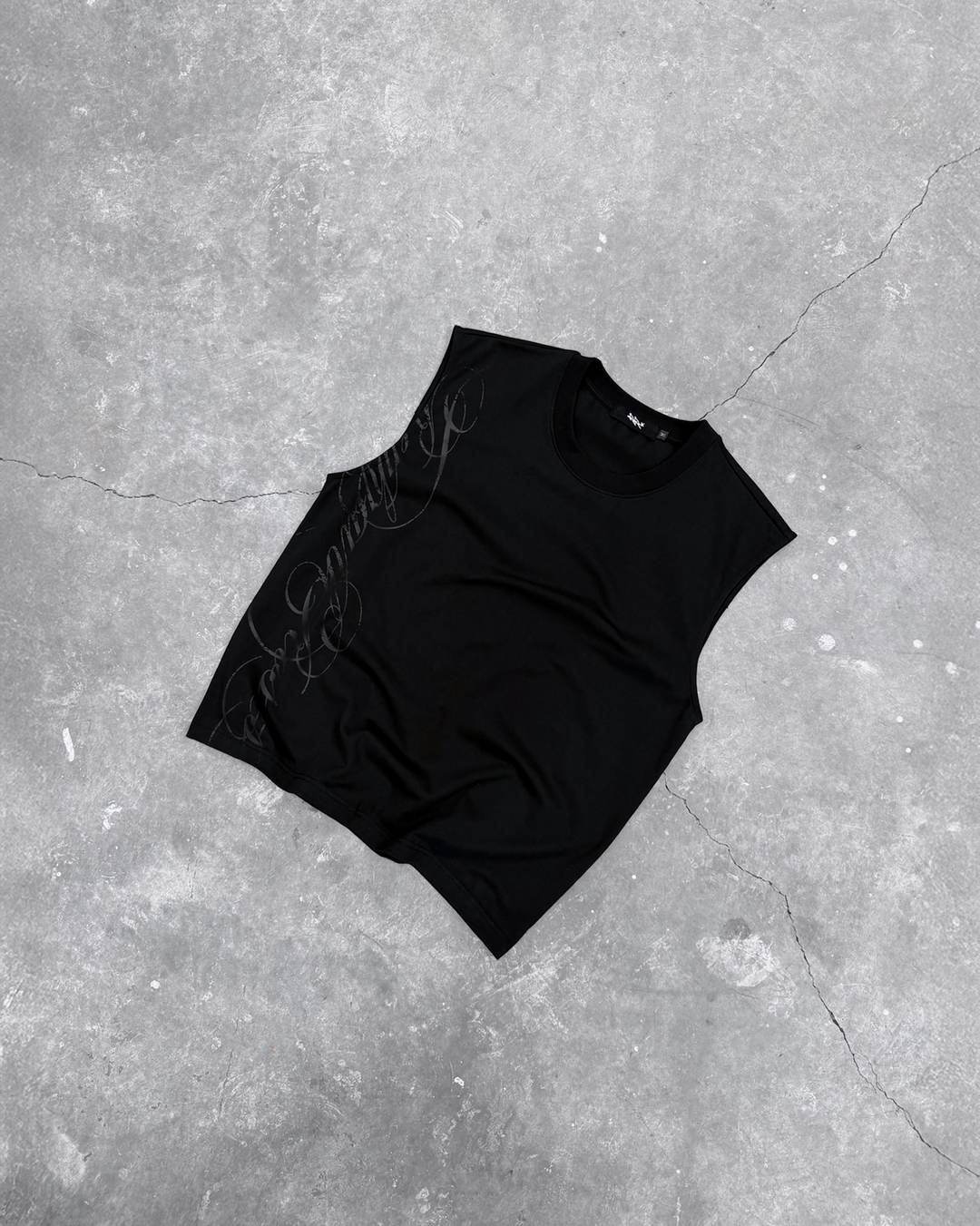 SLEEVELESS T
